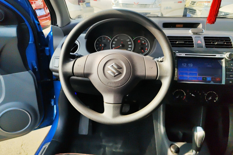 铃木 雨燕 2015款 1.5L 自动限定版局部细节13