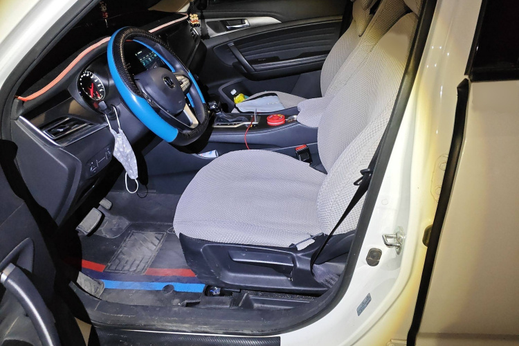 长安CS35PLUS 2021款 荣耀百万版 1.6L CVT精英版局部细节19