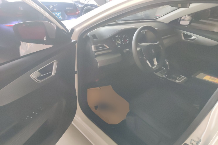 比亚迪 秦 2019款 1.5L 自动豪华型中控内饰20