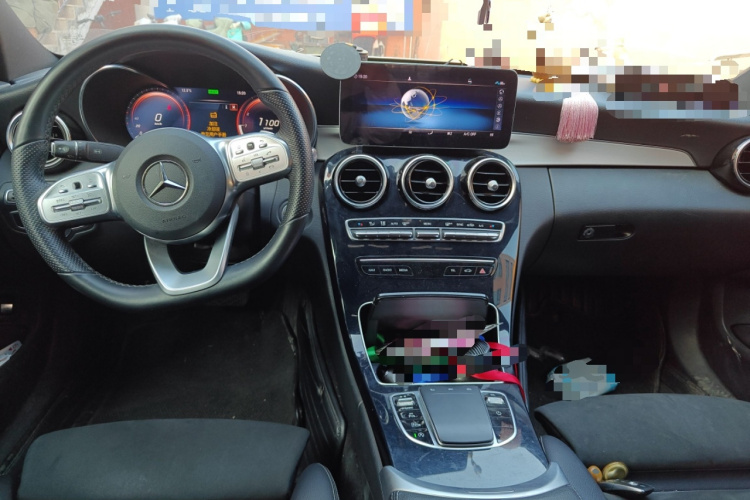 奔驰C级 2019款 C 260 运动版中控内饰12