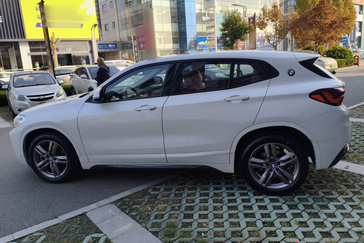 宝马X2 2022款 sDrive25i M运动套装车身外观6003