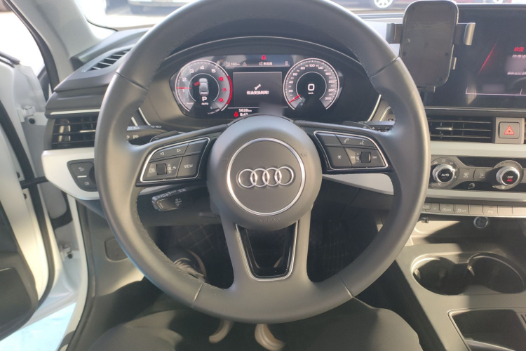 奥迪A4L 2023款 40 TFSI 时尚动感型中控内饰13