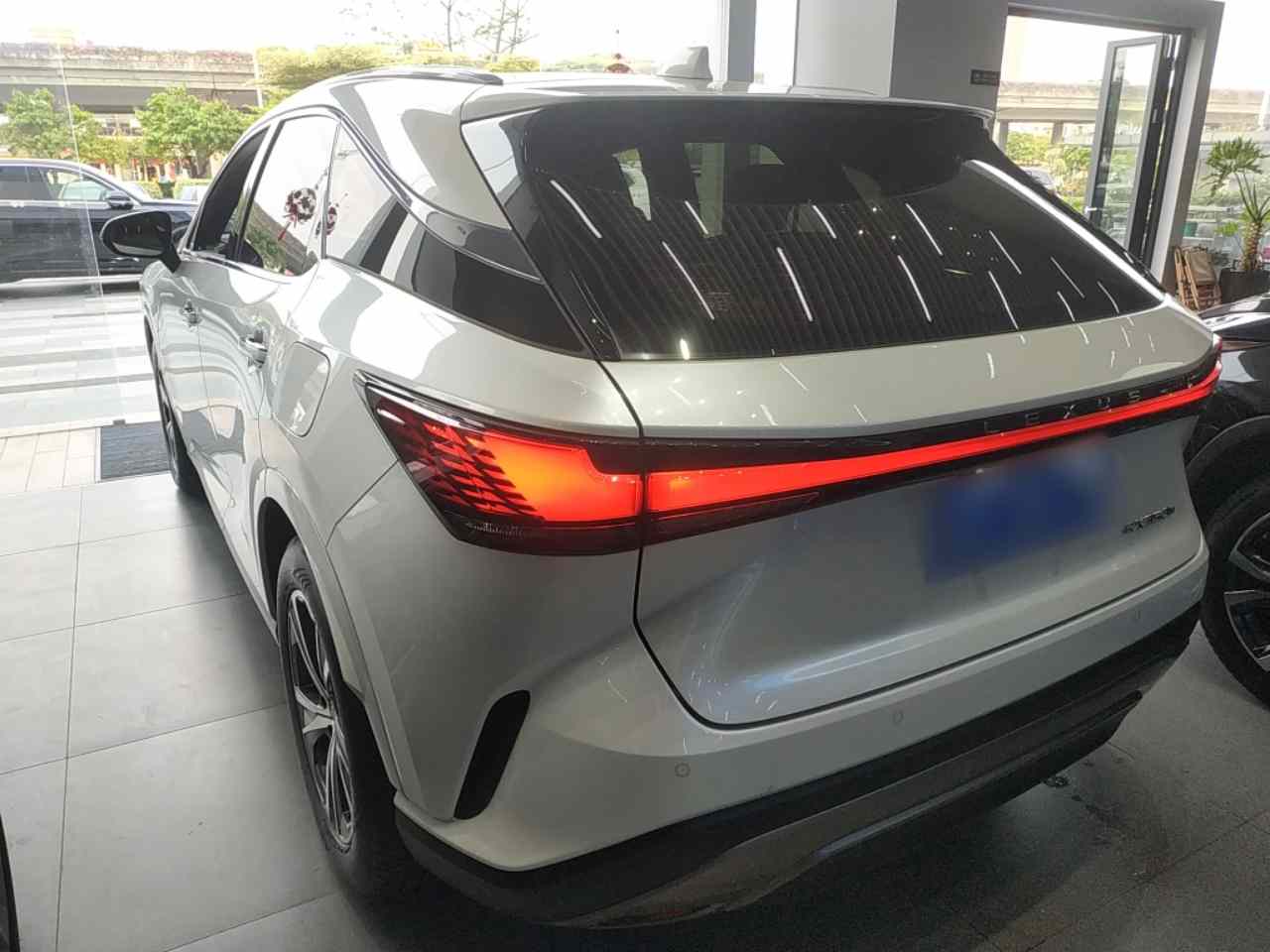雷克萨斯RX 2023款 350h 两驱舒享版(3)
