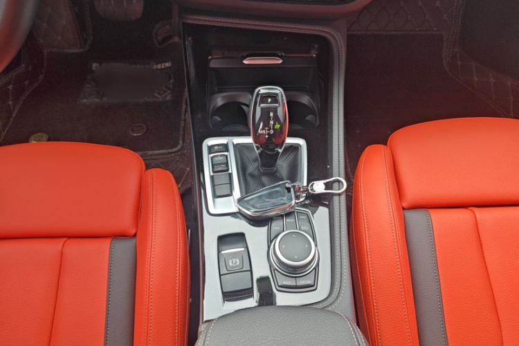 宝马1系 2022款 125i M运动曜夜版中控内饰7004