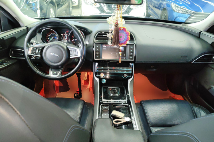 捷豹XE 2018款 2.0T 200PS 两驱R-Sport运动版中控内饰7002