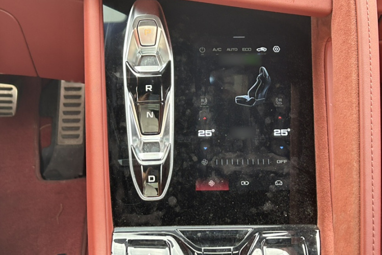 名爵 MG Cyberster 2024款 520km 传奇四驱红篷版中控内饰7006