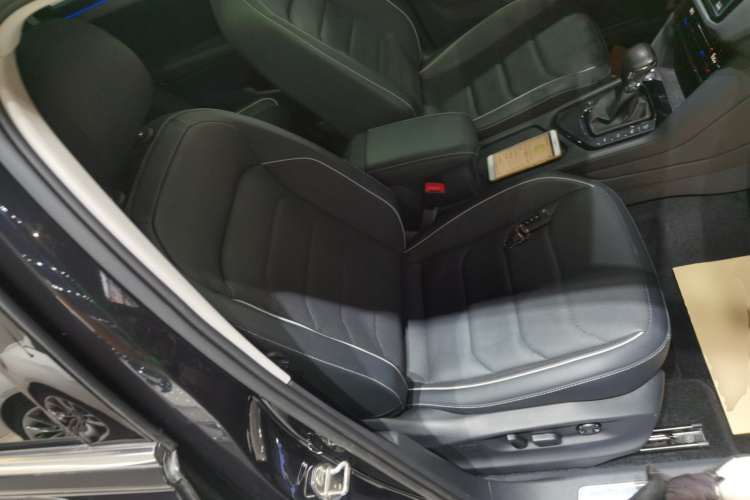 大众 途观L新能源 2021款 430PHEV 插电混动旗舰版局部细节41