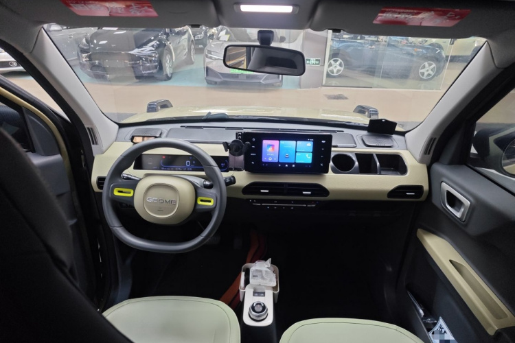 吉利银河 2024款 200km 熊猫骑士中控内饰12