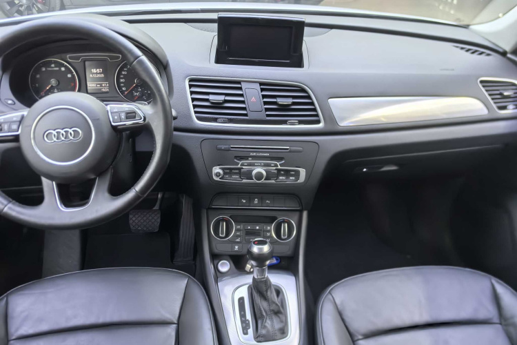 奥迪Q3 2017款 35 TFSI 风尚型中控内饰7001