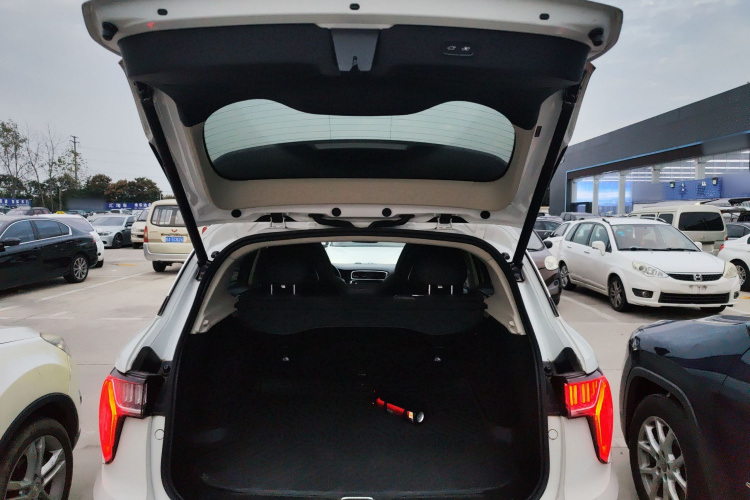 领克01 2017款 2.0T 两驱型Pro版局部细节23