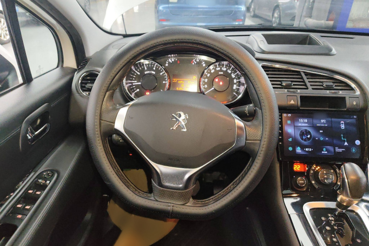 标致3008 2015款 2.0L 自动潮流版局部细节13