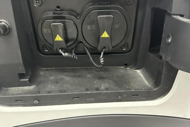 江汽集团 Van宝路 2024款 V8追梦版 宁德时代中控内饰7008