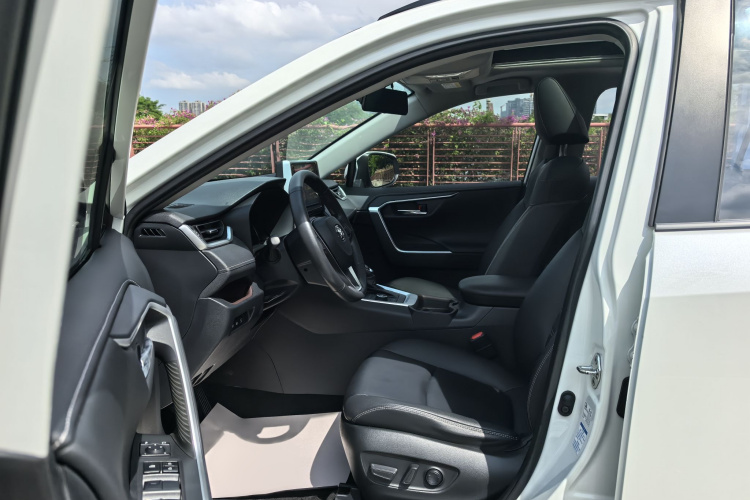 丰田 RAV4荣放 2020款 2.0L CVT四驱尊贵版中控内饰7003