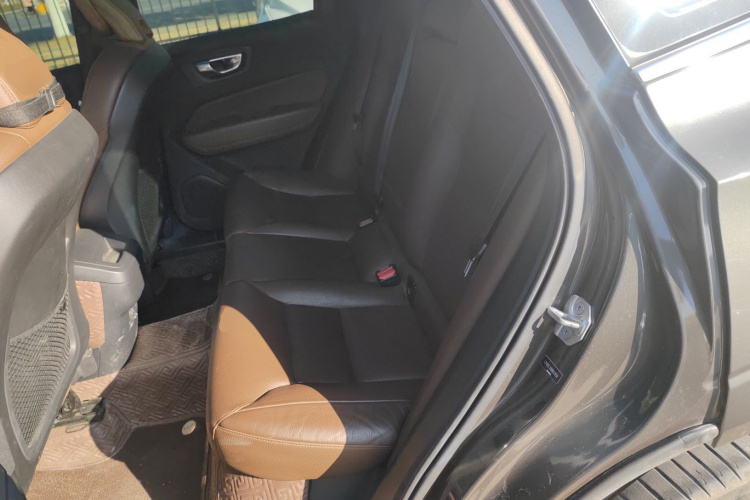 沃尔沃XC60 2022款 B5 四驱智逸豪华版中控内饰21