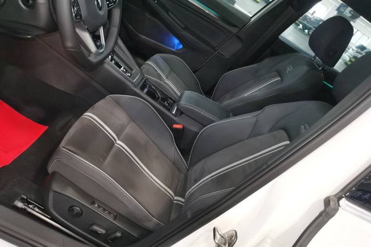 大众 高尔夫 2023款 改款 280TSI DSG R-Line中控内饰19
