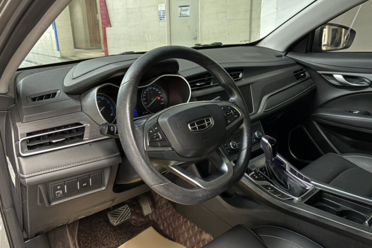 吉利汽车 帝豪 2021款 UP 1.5L CVT豪华型中控内饰7013