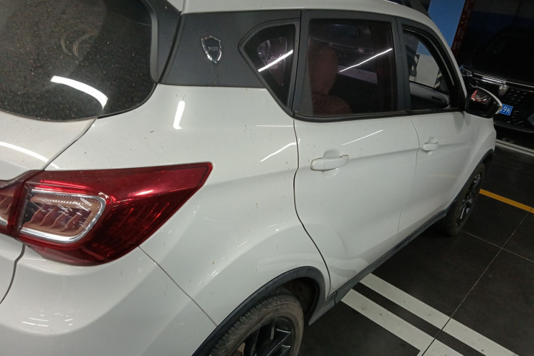 陆风X2 2017款 1.6L 自动劲锐版车身外观7