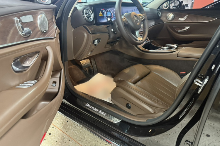 奔驰E级 2018款 改款 E 200 L中控内饰7001