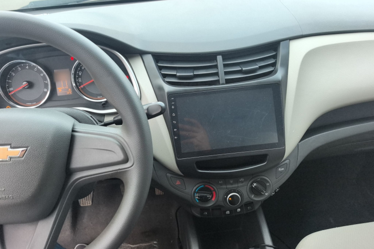 雪佛兰 2015款 赛欧3 1.5L 手动理想天窗版中控内饰12