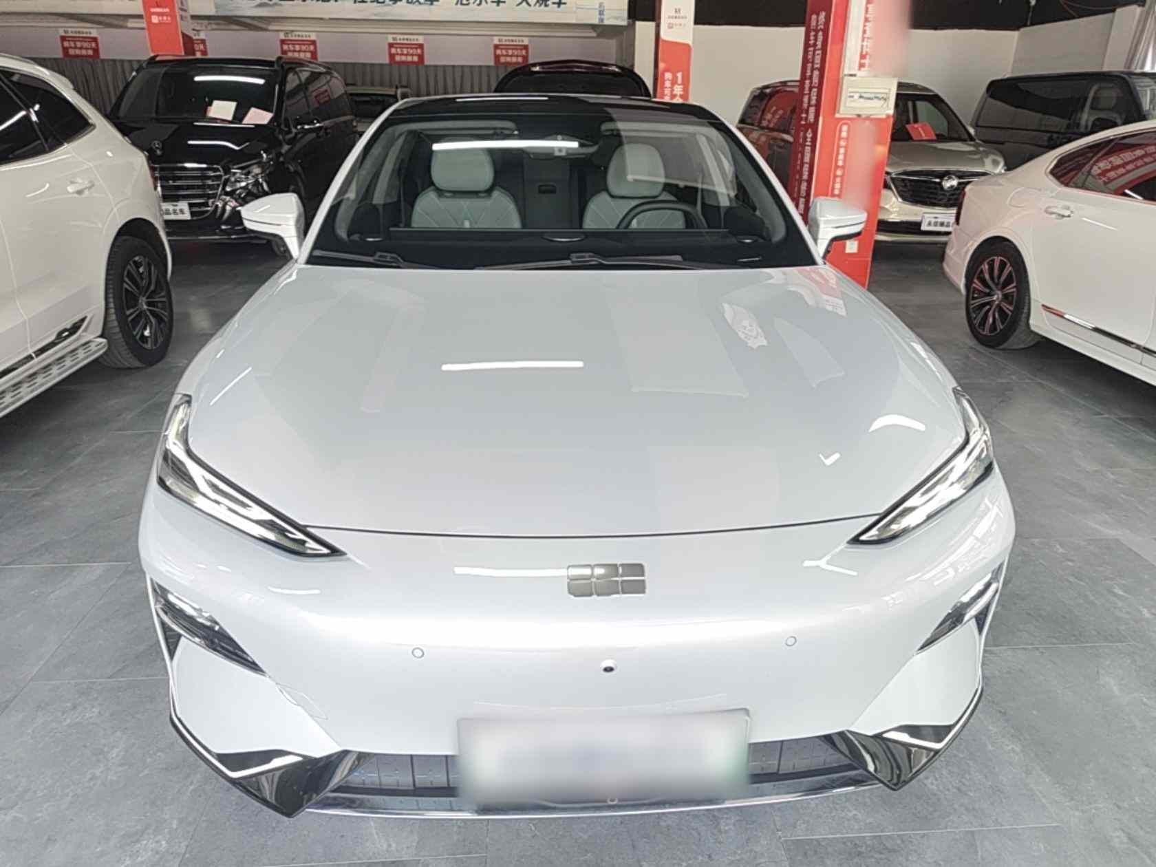 吉利银河 银河E8 2025款 700km 远航智驾版(1)
