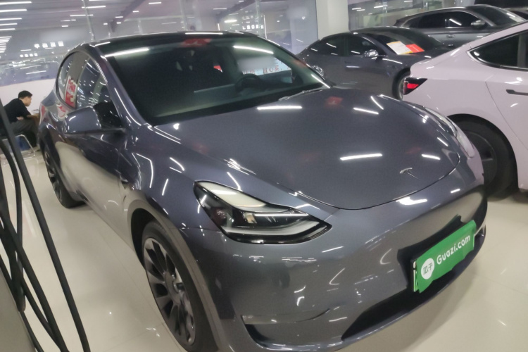 特斯拉 Model Y 2022款 长续航全轮驱动版车身外观3