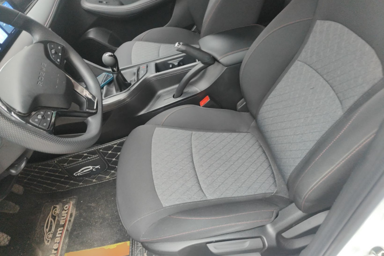 荣威i5 2023款 1.5L 手动舒享版中控内饰19