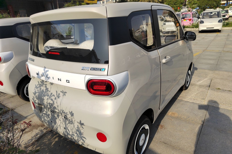 五菱汽车 宏光MINIEV 2024款 第三代 215km 青春版车身外观7