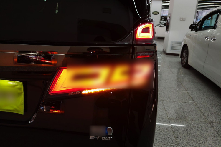 丰田 威尔法 2023款 皇冠 双擎 2.5L HV至尊版车身外观9