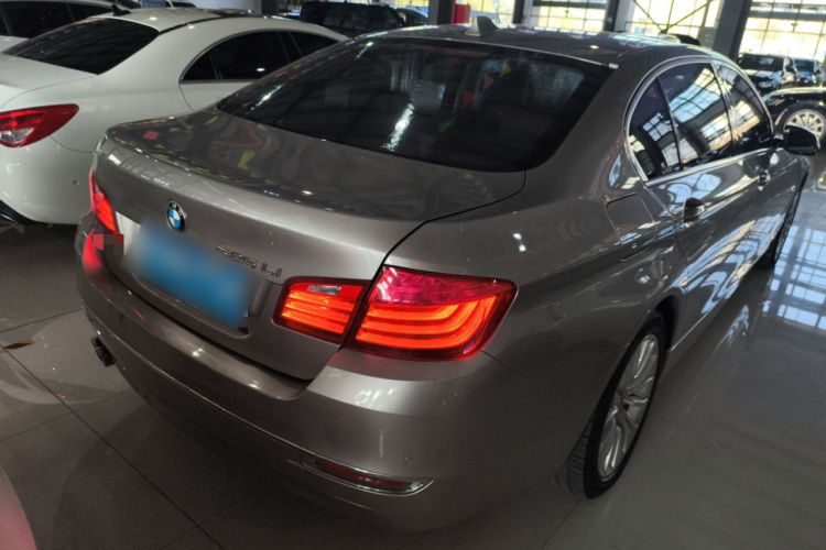 宝马5系 2014款 525Li 豪华设计套装车身外观7