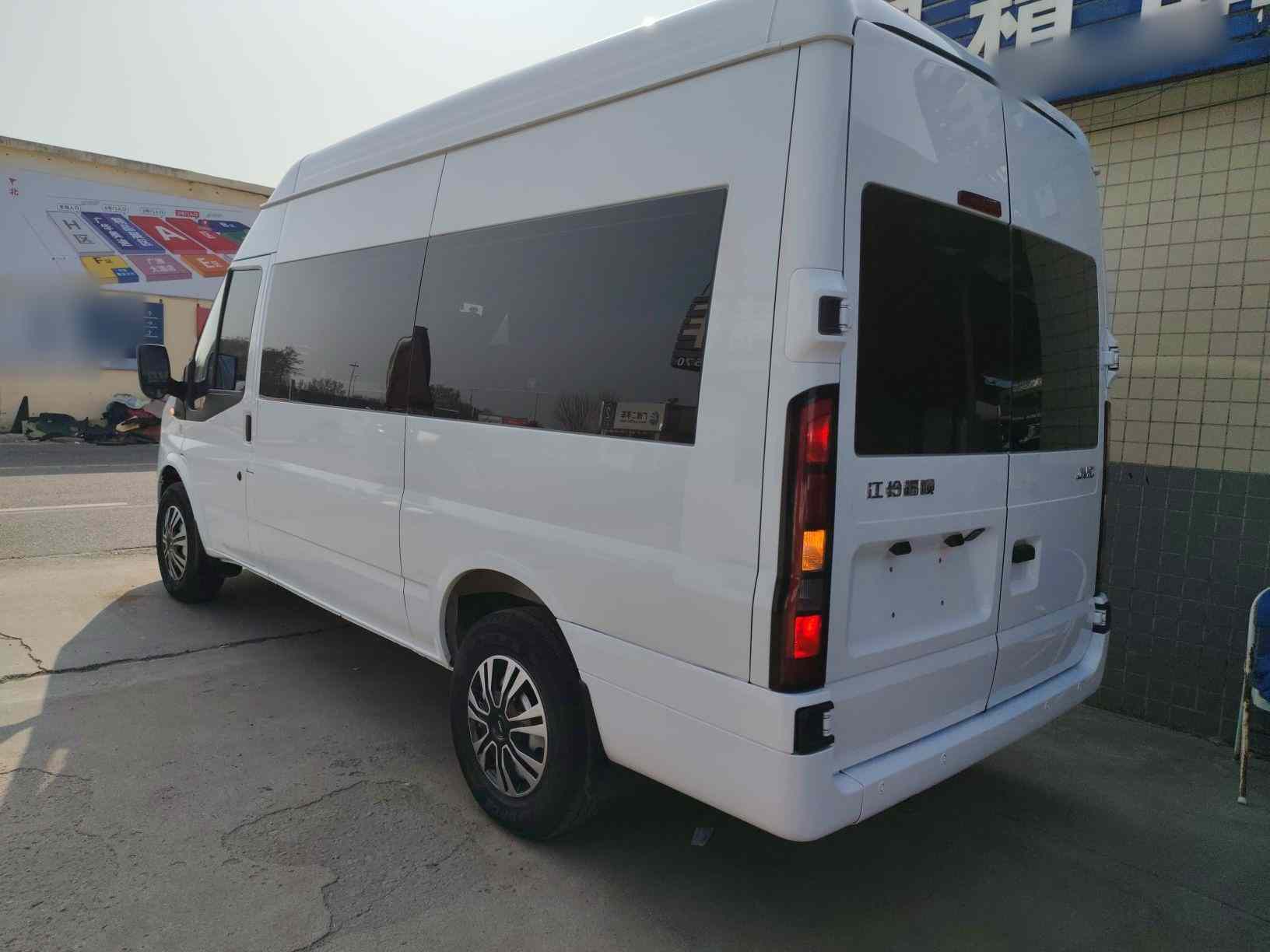 江铃福顺 2025款 2.0T 6MT柴油中轴中高顶商运型多功能乘用车7座(3)