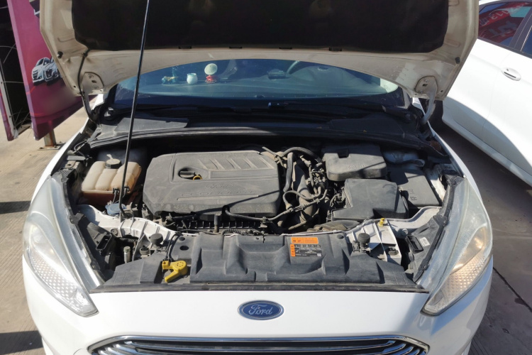 福特 福克斯 2017款 三厢 EcoBoost 180 自动精英型机舱底盘24