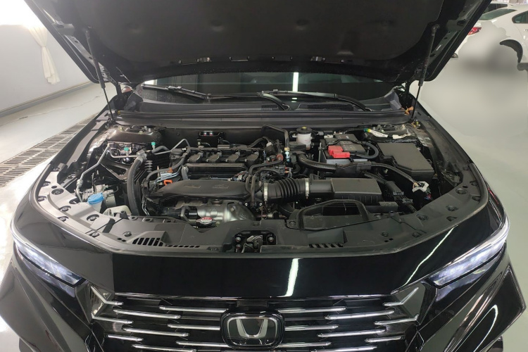 本田 雅阁 2025款 运动系列 260TURBO 豪华版机舱底盘24