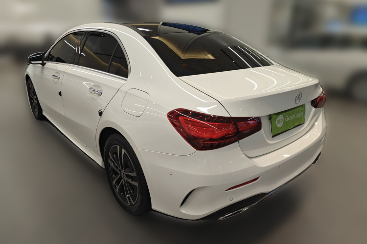 奔驰A级 2023款 A 200 L 动感型车身外观5