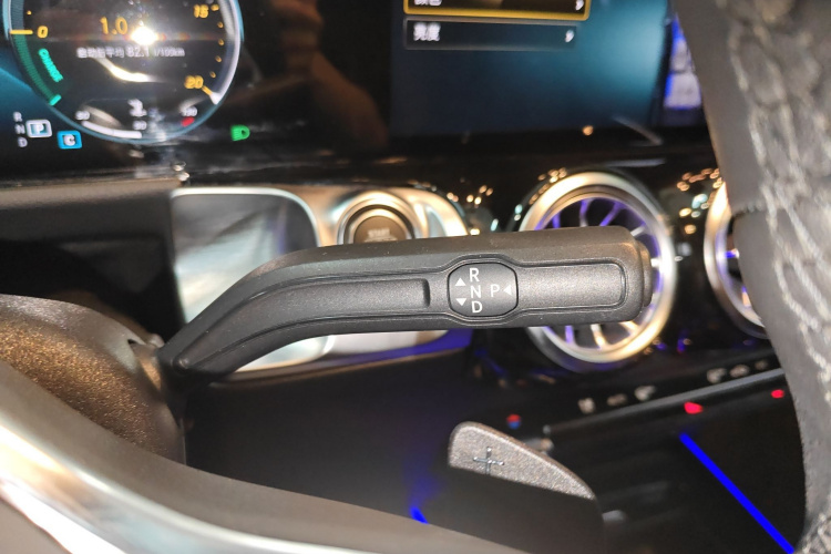 奔驰GLB 2020款 改款 GLB 200 时尚型局部细节18