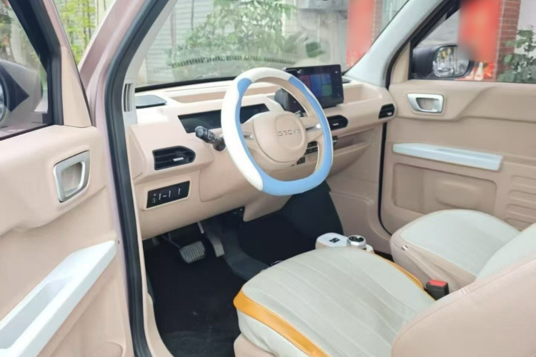 吉利银河 2023款 熊猫mini 200km 耐力熊中控内饰7005