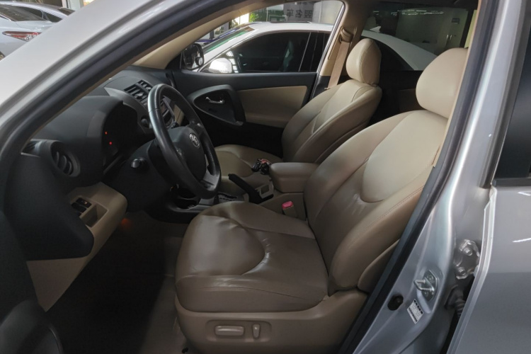 丰田 RAV4荣放 2011款 2.0L 自动豪华版中控内饰19
