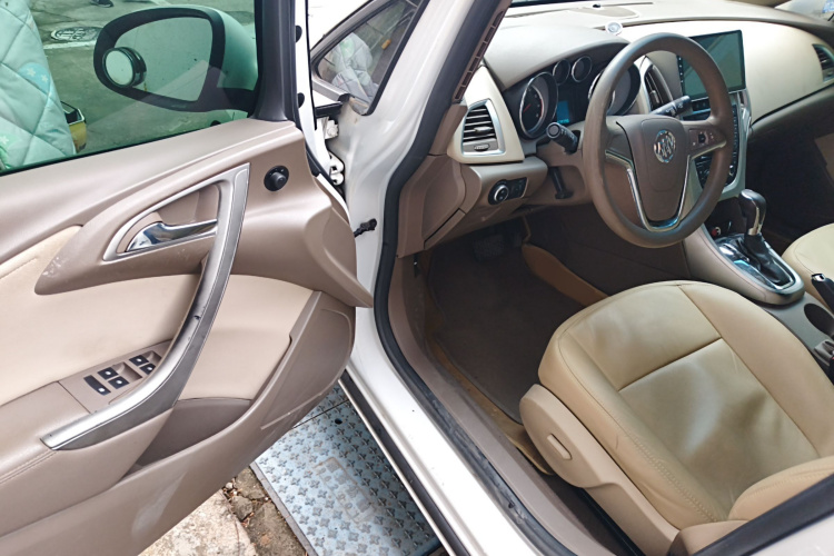 别克 英朗 2013款 GT 1.6L 自动时尚版中控内饰20