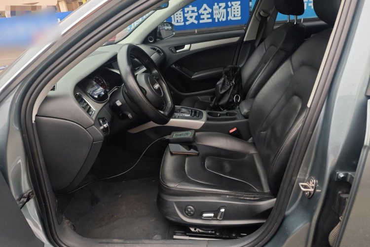 奥迪A4L 2015款 35 TFSI 自动标准型中控内饰19