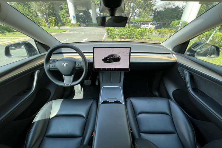 特斯拉 Model Y 2022款 长续航全轮驱动版中控内饰7005