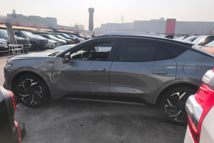 福特 蒙迪欧 2025款 2.0T EcoBoost E 混动 运动版 ST-Line车身外观4