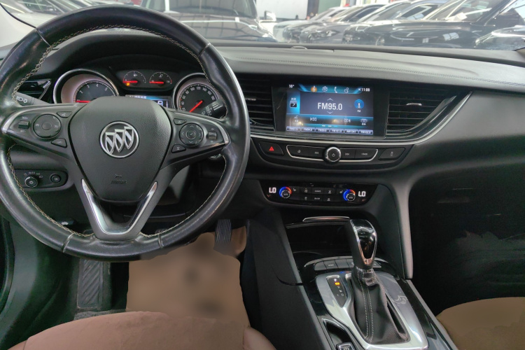 别克 君威 2017款 20T 豪华型中控内饰12