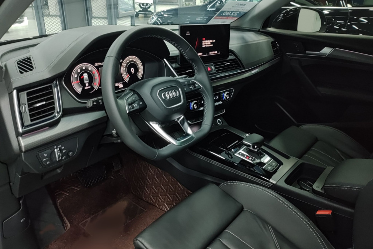 奥迪Q5L 2022款 改款 40T 豪华动感型中控内饰7009