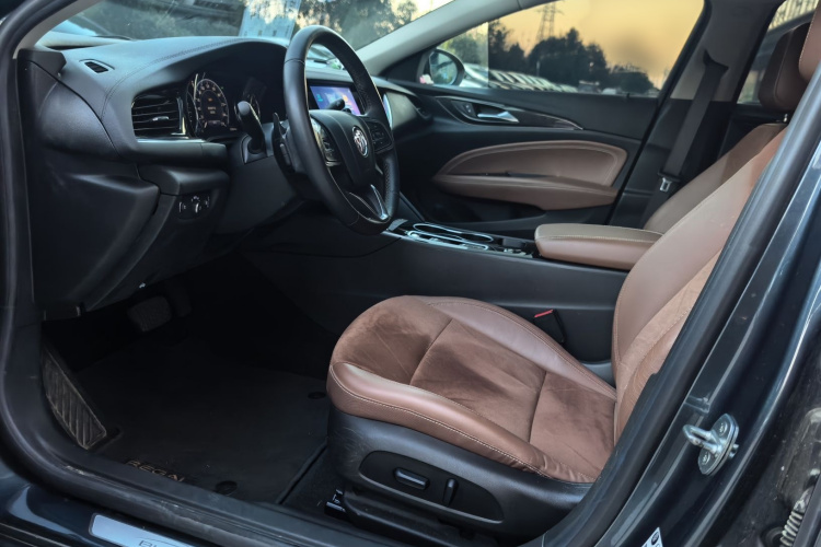 别克 君威 2020款 552T 豪华型中控内饰7001