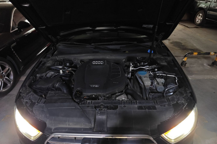 奥迪A4L 2013款 35 TFSI 自动标准型机舱底盘24