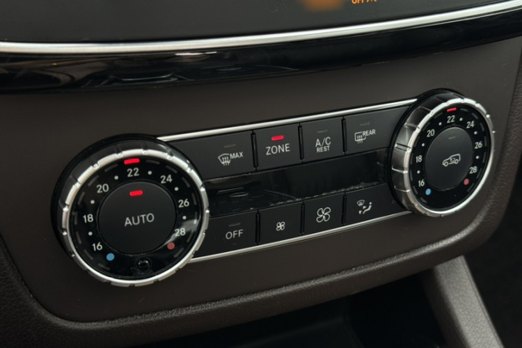 奔驰GLE 2015款 GLE 400 4MATIC中控内饰7011