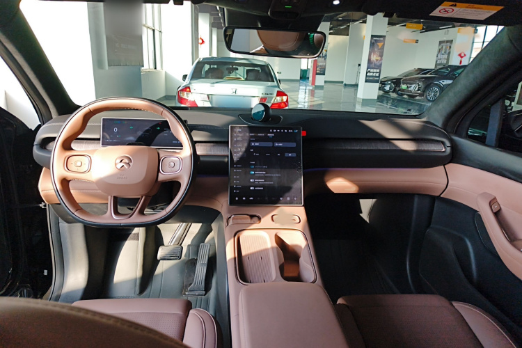 蔚来ES6 2023款 75kWh中控内饰7002