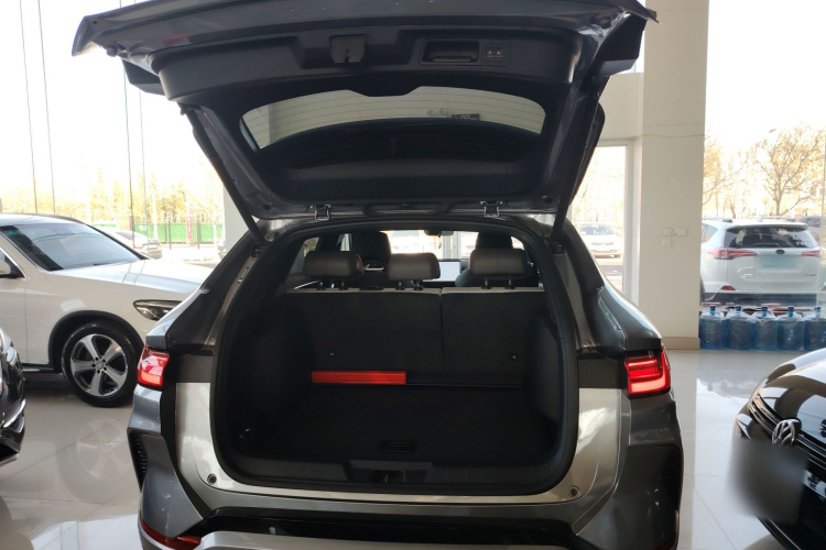 比亚迪 宋PLUS新能源 2025款 DM-i 智驾版 112KM 尊贵型机舱底盘23