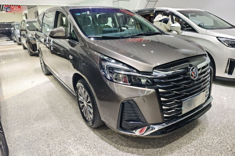 别克GL8 2023款 陆上公务舱 舒适型车身外观3