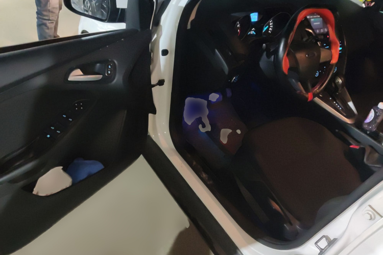 福特 福克斯 2018款 两厢经典 1.6L 自动舒适型智行版中控内饰7003