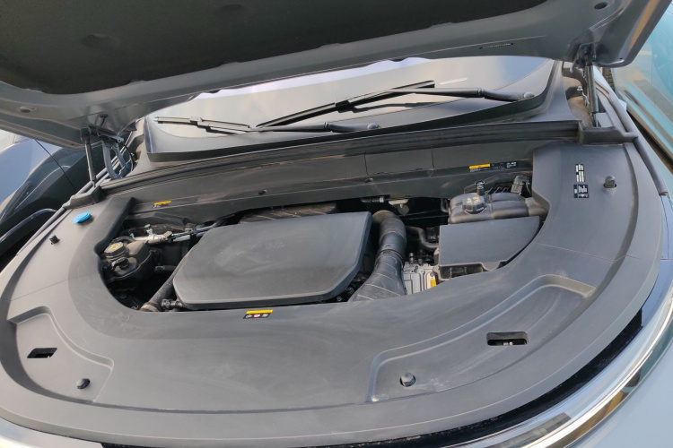 理想汽车 理想L7 2025款 Ultra 智能焕新版机舱底盘24